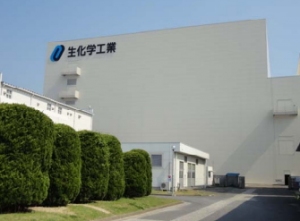 生化学工業＜４５４８＞（東１）は、アルツディスポ新製剤設備（高萩工場第５製剤棟）が計画通り１月９日より稼働を開始したと発表。