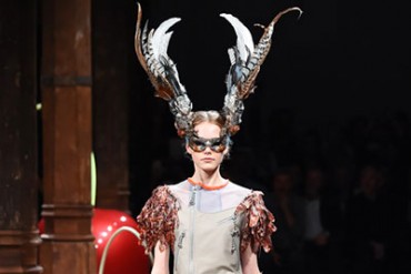 アンダーカバーの企画展が東京・初台で開催 - コレクションアーカイヴやデザインノートを展示