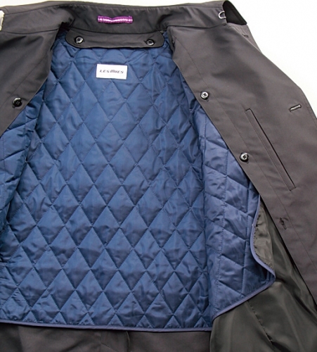 AOKIは、花粉が付着しにくく落ちやすい『花粉症対策コート』を1月17日に発売する。