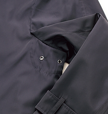 AOKIは、花粉が付着しにくく落ちやすい『花粉症対策コート』を1月17日に発売する。