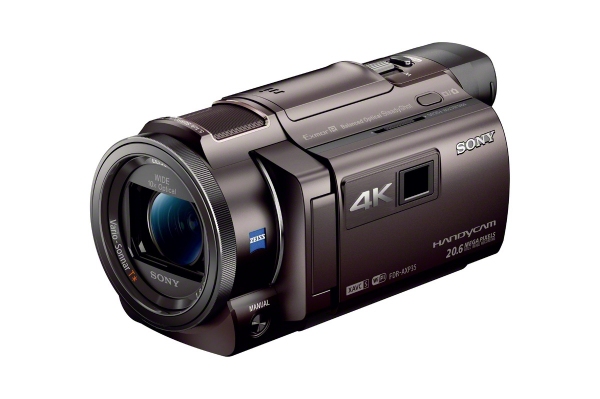 ソニーは、現行機比で体積約30%、質量約20%の小型・軽量化を実現したデジタル4Kビデオカメラレコーダー ハンディカム「FDR-AXP35」「FDR-AX30」を2月20日に発売する。写真は、「FDR-AXP35」（写真提供：ソニー）