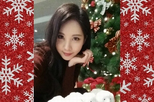 少女時代のソヒョンが、赤をベースにしたおしゃれなセルフショットを公開した。