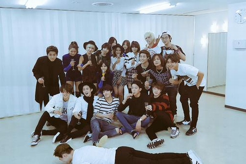 CNBLUEのチョン・ヨンファが、大阪公演の記念ショットを公開した。写真：ヨンファのツイッター