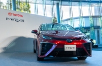 トヨタ自動車＜７２０３＞（東１）は１５日の大引け後、新型燃料電池自動車（ＦＣＶ）「ＭＩＲＡＩ（ミライ）」の受注台数が２０１４年１２月１５日の発売からおよそ１カ月にあたる２０１５年１月１４日時点で約１５００台に達したと発表した。