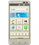 au初のシニア向けスマートフォンで、月額3,980円(税抜)の専用プランを用意する「BASIO KYV32」（写真提供：KDDI）