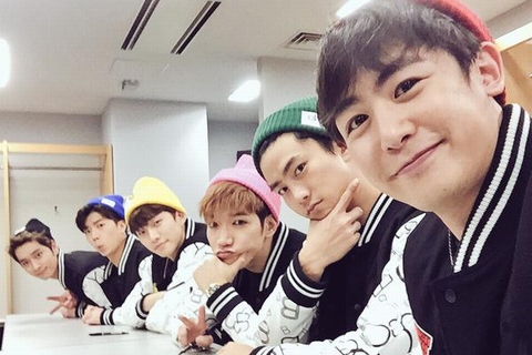 2PMのニックンが2PMの団体ショットを公開した。写真：ニックンのツイッター