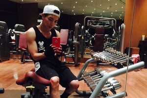 SUPER JUNIORのイトゥクが鍛えあげた筋肉を公開した。