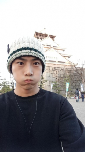 2PMのテギョンが大阪城で撮った記念ショットを公開した。写真：テギョンのツイッター