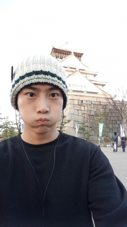 2PMのテギョンが大阪城で撮った記念ショットを公開した。写真：テギョンのツイッター