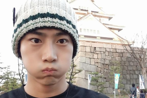 2PMのテギョンが大阪城で撮った記念ショットを公開した。写真：テギョンのツイッター