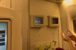 SUPER JUNIORのイ・ドンヘが、飛行機内でのメンバーたちの礼儀正しい姿を公開した。