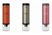 ハイアールアジアは3月上旬から、世界初のハンディ型洗濯機「コトン」をECサイトを中心に発売する。