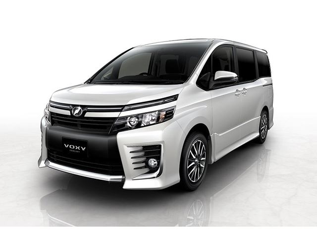 2014年、国内のトヨタ車販売を支えたのは「ノア・3兄弟」、ノア、写真のヴォクシー、そして11月登場のエスクァイア、合わせて年間19万台弱。この数字はプリウスを抜く国内3位だ。