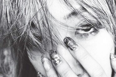 蜷川実花、初のセルフポートレイトを中心とした展覧会を原美術館で開催 - 映像インスタレーションも