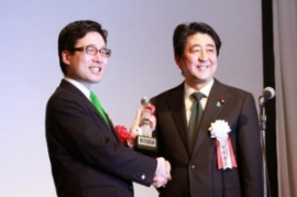 ユーグレナ<2931>(東1)は、経済産業省が今年初めて実施する「第1回日本ベンチャー大賞」(1月22日発表)にて、最優秀賞である「内閣総理大臣賞」を受賞した。
ユーグレナ<2931>(東1)は、経済産業省が今年初めて実施する「第1回日本ベンチャー大賞」(1月22日発表)にて、最優秀賞である「内閣総理大臣賞」を受賞した。