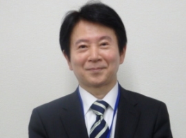パシフィックネットの上田満弘社長（写真）　パシフィックネット本社で日本インタビュ新聞の取材に応えて。