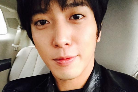 CNBLUEのチョン・ヨンファが、1月14日にCNBLUEのデビュー5周年を迎え、自身のツイッターで感謝の気持ちを伝えた。写真：ヨンファのツイッター