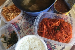 17日に32歳の誕生日を迎えたSUPER JUNIORのカンインが、誕生日の食卓を公開した。