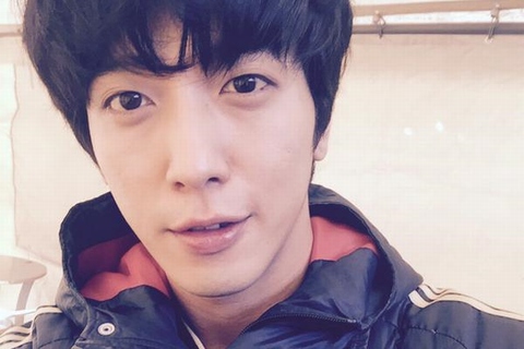 CNBLUEのチョン・ヨンファが爽やかショットを公開した。写真：ヨンファのツイッター