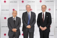 受賞者発表記者会見に出席した高橋裕博士（左）、アラン・フィッシャー博士（中央）、セオドア・フリードマン博士（右）