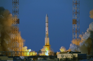 プロトンM/ブリーズMロケット、15時間31分の長旅をこなし打ち上げ成功（Image credit: Khrunichev）