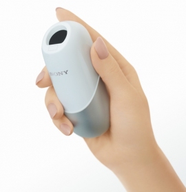 ソニーが開発した肌解析システム「BeautyExplorer」の肌測定機「Skin View Camera」(写真提供:ソニー) ソニーが開発した肌解析システム「BeautyExplorer」の肌測定機「Skin View Camera」(写真提供:ソニー)