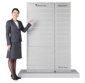 東京ガスとパナソニックは、家庭用燃料電池「エネファーム」の戸建向け新製品を共同で開発した。写真は、一体型のタイプ。