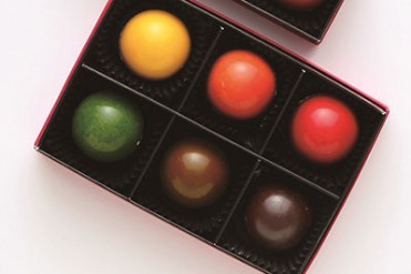 フォションから、バレンタイン限定カラフルな生チョコレート「ボンボンショコラ コロレ」