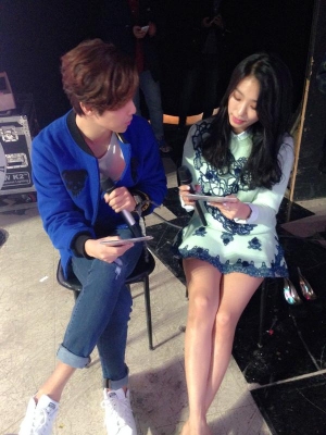 CNBLUEのカン・ミンヒョクが、韓国KBS 2TVの音楽番組「ミュージックバンク」でスペシャルMCを務め、自身のツイッターでその感想と写真を公開した。写真:ミンヒョクのツイッター CNBLUEのカン・ミンヒョクが、韓国KBS 2TVの音楽番組「ミュージックバンク」でスペシャルMCを務め、自身のツイッターでその感想と写真を公開した。写真:ミンヒョクのツイッター