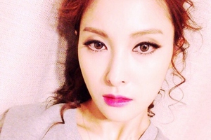 KARAのギュリが美しいセルフショットを公開した。