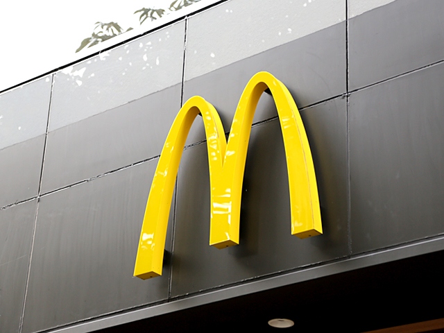 日本マクドナルドは5日、14年12月期の連結決算を発表した。それによれば、営業損益は67億円の赤字、そして最終損益は218億円の赤字という結果であり、41年ぶりの営業赤字、そして11年ぶりの最終赤字となった。