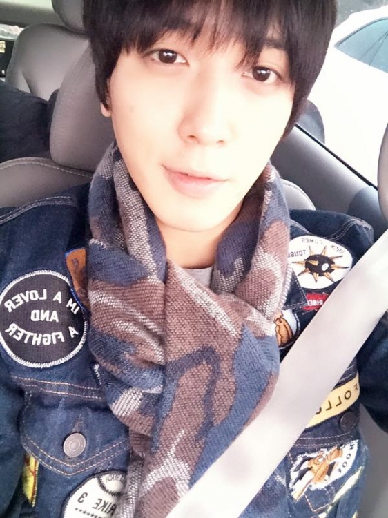 CNBLUEのチョン・ヨンファが爽やかショットを公開した。写真：ヨンファのツイッターより