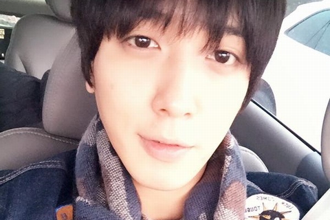 CNBLUEのチョン・ヨンファが爽やかショットを公開した。写真：ヨンファのツイッターより