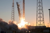 ファルコン9ロケット、地球・宇宙天気観測衛星DSCOVRの打ち上げに成功（Image credit: NASA/Tony Gray and Tim Powers）