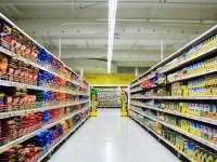 日本チェーンストア協会は1月21日、2014年のスーパー売上高を発表。既存店ベースで前年比0.6%マイナスの13兆207億円となり、18年連続のマイナスとなったことが分かった。