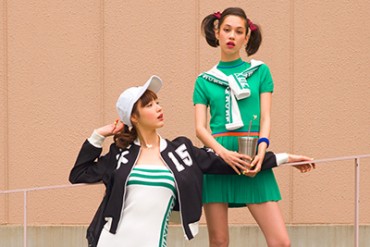 水原希子×オープニングセレモニー、コラボラインの新作発売 - イメージビジュアルで姉妹が共演！