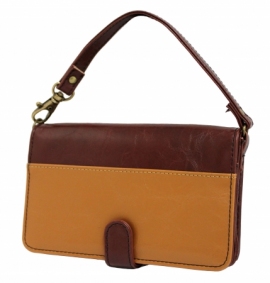 普段使っているスマホケースのデザインが服装のイメージとかけ離れてしまっていた…なんて経験がある人も多いのではないでしょうか。