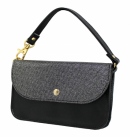 普段使っているスマホケースのデザインが服装のイメージとかけ離れてしまっていた…なんて経験がある人も多いのではないでしょうか。