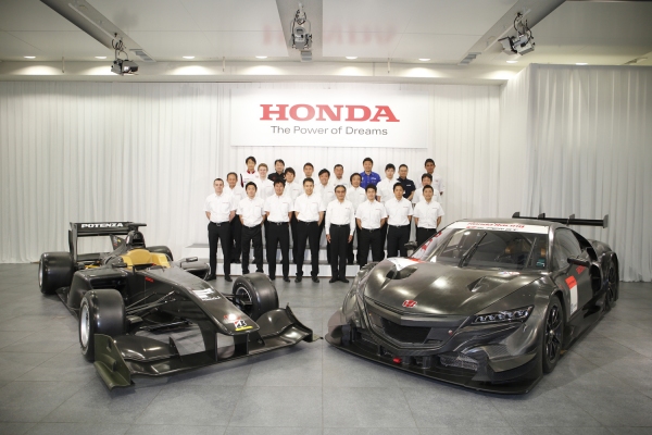 全ドライバーと監督集合写真 （写真提供：ホンダ）