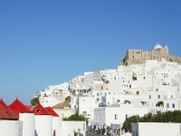 現在EUによって行われているギリシャへの金融支援は2月末で期限を迎える。EU側は現行の支援プログラムでの延長を主張し、ギリシャに金融緊縮策を行うよう求めている。しかし、ギリシャのチプラス首相は、独自の支援策や債務罷免を求め、新しい支援プログラムの必要性を主張している。