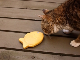 “たい焼き”の形をしたモバイルバッテリー、その名も『SOSOGE!TAIYAKIKUN』。 “たい焼き”の形をしたモバイルバッテリー、その名も『SOSOGE!TAIYAKIKUN』。