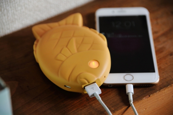“たい焼き”の形をしたモバイルバッテリー、その名も『SOSOGE!TAIYAKIKUN』。
