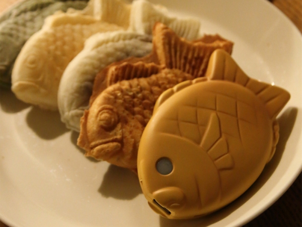 “たい焼き”の形をしたモバイルバッテリー、その名も『SOSOGE!TAIYAKIKUN』。