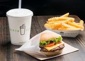 サザビーリーグは、ニューヨーク発ハンバーガーブランド「Shake Shack」(シェイク シャック)を日本で展開すると発表した（写真：同社発表資料より）