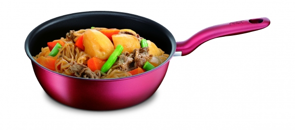 “取っ手が取れる”でおなじみのティファールから、一つでオールマイティに使える深型のフライパン『ディープパン』の登場です。