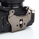 腰に取り付けることでカメラ本体が邪魔にならず、素早くカメラを構えることができるベルト一体型のカメラホルダー『カメラホルスター200-BELT008』 腰に取り付けることでカメラ本体が邪魔にならず、素早くカメラを構えることができるベルト一体型のカメラホルダー『カメラホルスター200-BELT008』