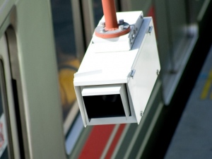 キヤノンは2月10日、監視カメラ世界最大手であるスウェーデンのアクシスコミュニケーションズを約3337億円で買収すると発表した。 キヤノンは2月10日、監視カメラ世界最大手であるスウェーデンのアクシスコミュニケーションズを約3337億円で買収すると発表した。