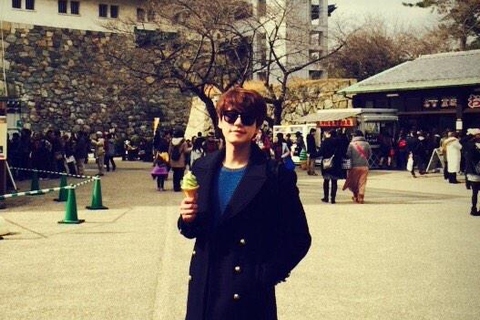 SUPER JUNIORのキュヒョンが名古屋城で撮った記念ショットを公開した。写真：キュヒョンのツイッター