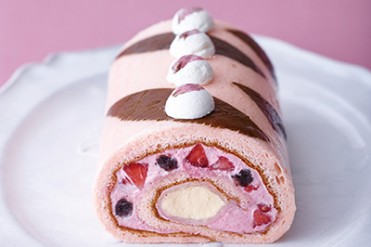 パティスリー キハチから、苺＆チーズムースをふんわり巻いた「桜のクリームロール」限定発売