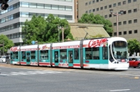 広島電鉄＜９０３３＞（東２・売買単位１０００株）は４３０円と２００７年以来の水準に値を上げ強い展開となっています。とくに、昨年１２月１９日にモミ合いを上放れてからの動きが強くなっています。